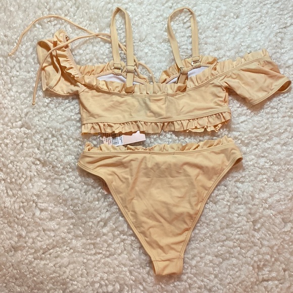 Missguided ruffle milkmaid bikini set - Picture 2 of 6